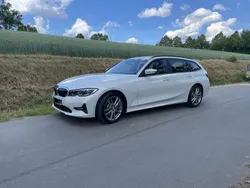 Weiß Gebraucht 2019 BMW 330 Advantage Kombi | 29.900 € (Etwas zu teuer)
