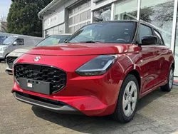 Rot (burning red pearl metallic / super black pear) Neu 2025 Suzuki Swift Comfort Kleinwagen | 20.630 €