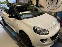 Weiß Gebraucht 2017 Opel Adam Slam Kleinwagen | 9.800 € (Fairer Preis)