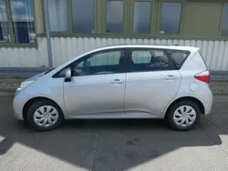 Silber Gebraucht 2012 Toyota Verso-S Van / Kleinbus | 11.480 € (Etwas zu teuer)