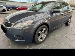 Silber Gebraucht 2011 Kia Ceed Kleinwagen | 3.300 € (Superpreis)