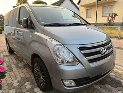 Grau Gebraucht 2017 Hyundai H-1 Van / Kleinbus | 22.990 € (Teuer)