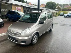 Silber Gebraucht 2004 Toyota Yaris Verso Van / Kleinbus | 3.300 € (Etwas zu teuer)
