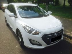 Rot metallic Gebraucht 2016 Hyundai i30 Kombi | 11.000 €