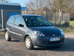 Grau Gebraucht 2007 Ford Fiesta Kleinwagen | 1.700 €