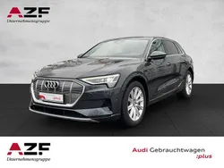 Grau Gebraucht 2021 Audi e-tron Advanced SUV | 27.890 € (Guter Preis)