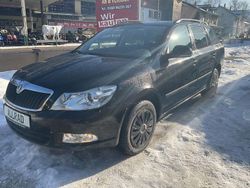 Schwarz Gebraucht 2012 Skoda Octavia Kombi | 5.500 € (Superpreis)