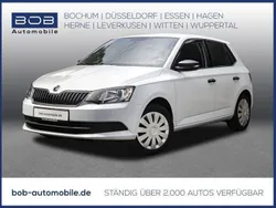 Weiß Gebraucht 2016 Skoda Fabia Kleinwagen | 9.610 € (Fairer Preis)