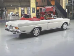 Weiß Gebraucht 1963 Mercedes 220 Cabrio | 119.800 €