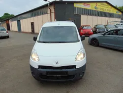 Weiß Gebraucht 2013 Peugeot Partner Comfort Van / Kleinbus | 2.399 € (Superpreis)