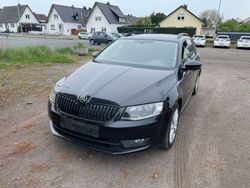 Schwarz Gebraucht 2016 Skoda Octavia Solution Kombi | 6.999 €