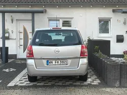 Silber Gebraucht 2010 Opel Zafira Van / Kleinbus | 2.800 € (Etwas zu teuer)