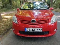 Rot Gebraucht 2011 Toyota Auris Life Limousine | 4.700 € (Guter Preis)