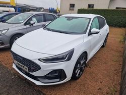 Frost weiß Gebraucht 2024 Ford Focus ST Limousine | 34.490 € (Etwas zu teuer)