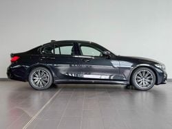 Black sapphire metallic (schwarz) Gebraucht 2022 BMW 320 M Sport Limousine | 34.250 € (Guter Preis)