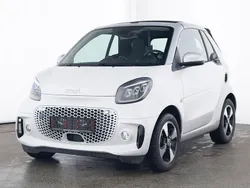 Weiß Gebraucht 2024 Smart ForTwo Electric Drive Passion Exclusive Cabrio | 18.450 € (Etwas zu teuer)