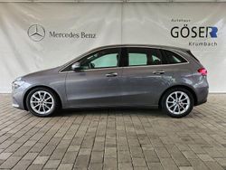 Grau Gebraucht 2021 Mercedes B200 Van / Kleinbus | 27.490 € (Fairer Preis)