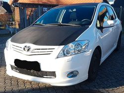 Weiß Gebraucht 2011 Toyota Auris Executive Limousine | 6.500 € (Teuer)