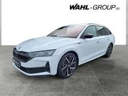 Weiß Gebraucht 2024 Skoda Octavia SportLine Kombi | 39.990 € (Teuer)
