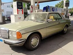 Grün Gebraucht 1977 Mercedes 230 Coupé | 5.400 €
