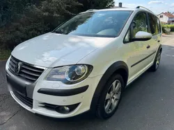 Weiß Gebraucht 2009 VW Touran Cross Van / Kleinbus | 5.500 € (Fairer Preis)