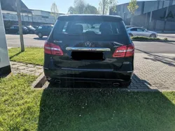 Schwarz Gebraucht 2013 Mercedes B180 Van / Kleinbus | 12.200 € (Fairer Preis)