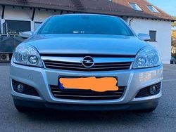 Grau Gebraucht 2007 Opel Astra Limousine | 3.000 € (Fairer Preis)