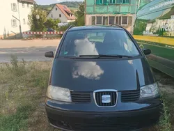 Schwarz Gebraucht 2001 Seat Alhambra Reference Van / Kleinbus | 999 € (Fairer Preis)