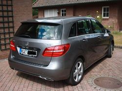 Grau Gebraucht 2015 Mercedes B180 Urban Van / Kleinbus | 12.600 € (Guter Preis)