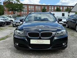 Saphirschwarz Gebraucht 2012 BMW 318 Kombi | 5.799 € (Guter Preis)