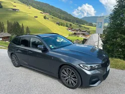 Grau Gebraucht 2020 BMW 320 M Sport Kombi | 28.000 €