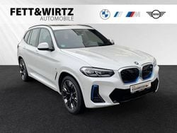 Mineralweiß metallic Gebraucht 2024 BMW iX3 Sport Line SUV | 52.888 € (Fairer Preis)