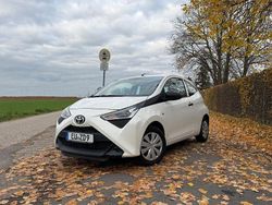 Weiß Gebraucht 2020 Toyota Aygo Kleinwagen | 9.800 € (Fairer Preis)