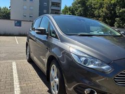 Grau Gebraucht 2018 Ford S-MAX Titanium Van / Kleinbus | 14.950 € (Guter Preis)