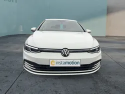 Weiß Gebraucht 2024 VW Golf VIII Life Limousine | 24.380 € (Fairer Preis)