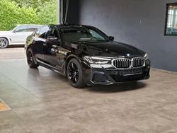 Black sapphire metallic Gebraucht 2022 BMW 520 M Sport Limousine | 33.999 € (Fairer Preis)