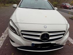 Weiß Gebraucht 2015 Mercedes A180 AMG line Limousine | 10.500 € (Fairer Preis)