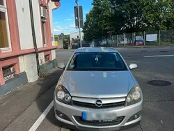 Silber Gebraucht 2005 Opel Astra Coupé | 1.250 €