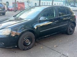 Schwarz Gebraucht 2005 VW Golf Comfortline Limousine | 1.990 € (Superpreis)