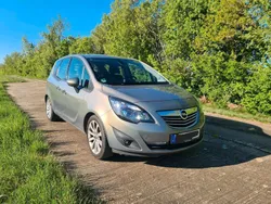 Grau Gebraucht 2012 Opel Meriva Van / Kleinbus | 5.500 € (Fairer Preis)