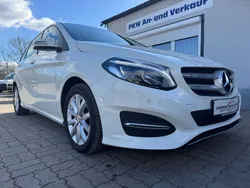 Weiß Gebraucht 2016 Mercedes B180 Van / Kleinbus | 13.799 € (Fairer Preis)
