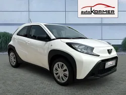 Weiß Gebraucht 2024 Toyota Aygo Business Edition Kleinwagen | 14.989 € (Fairer Preis)