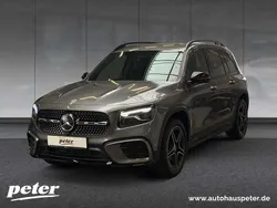 Metalliclack mountaingrau Gebraucht 2025 Mercedes GLB200 AMG SUV | 52.810 €