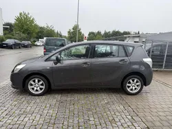 Grey metallic Gebraucht 2010 Toyota Verso Edition Van / Kleinbus | 3.700 € (Teuer)