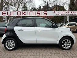 Weiss schwarz Gebraucht 2019 Smart ForFour Passion Limousine | 13.888 € (Fairer Preis)