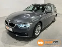 Mineralgrau (metallic) Gebraucht 2019 BMW 318 Advantage Kombi | 21.250 € (Superpreis)