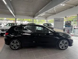 Schwarz Gebraucht 2021 BMW 120 Advantage Kleinwagen | 27.400 € (Fairer Preis)