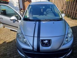 Silber Gebraucht 2009 Peugeot 207 Kleinwagen | 1.100 €