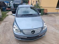 Blau Gebraucht 2006 Mercedes 200 Limousine | 600 €