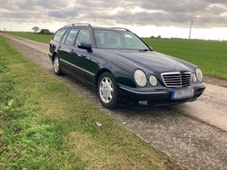 Schwarz Gebraucht 2000 Mercedes E240 Avantgarde Kombi | 5.999 €